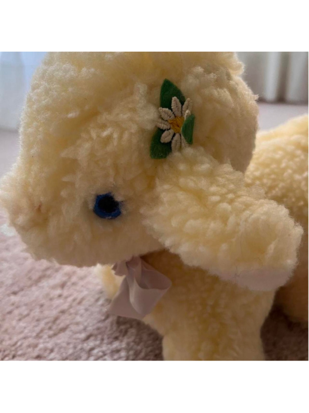 vintage 1980s Bantam musical wind-up plush lamb toy featuring textured cream fle - Picture 2 of 7